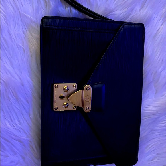 Authentic Louis Vuitton Clutch Bag Black Epi Leather - Picture 4 of 11